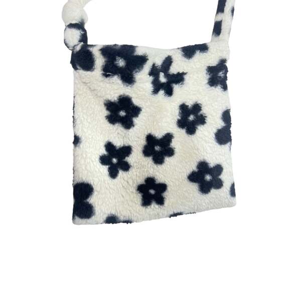 y2k fluffy hobo bag white and black daisys - Picture 2 of 9